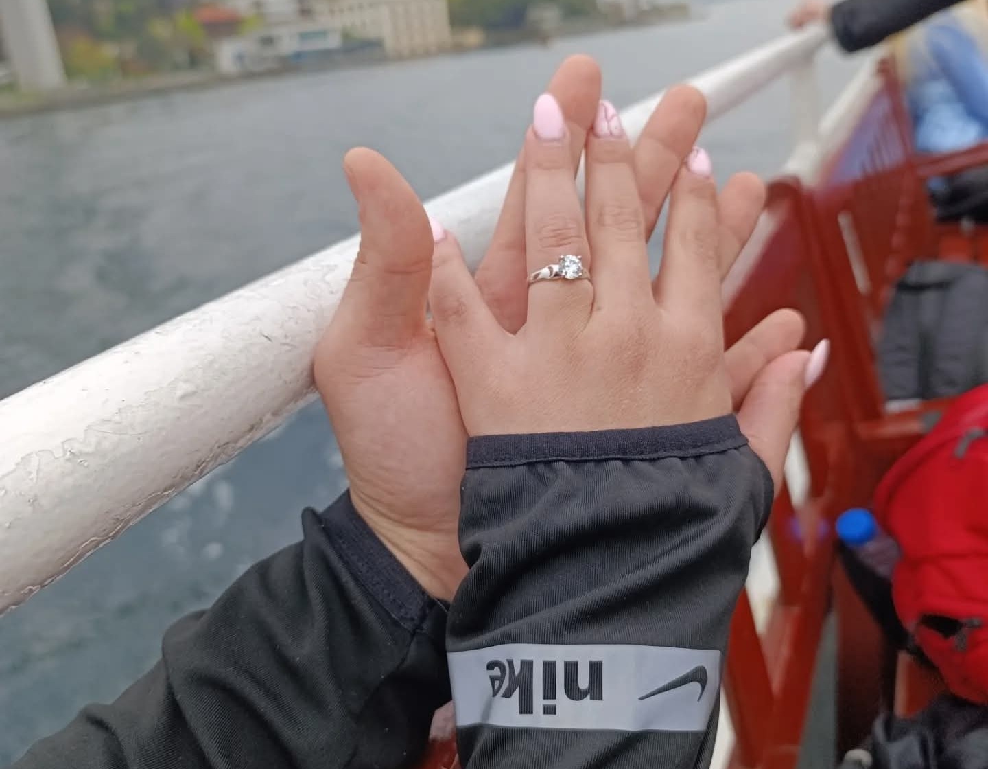 LjUBAV NA TALASIMA SREĆE